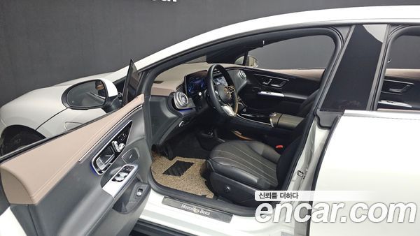 Mercedes-Benz EQE 2023, фото 10
