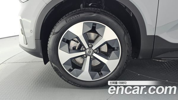 Volvo XC40 2025, фото 5