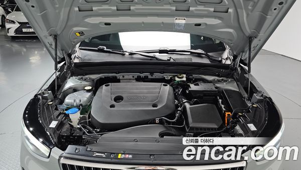 Volvo XC40 2025, фото 6
