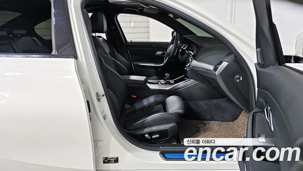 BMW 3 Series 2022, фото 10