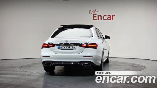 Mercedes-Benz E-Class 2022, фото 3
