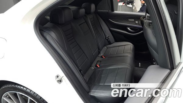 Mercedes-Benz E-Class 2022, фото 10