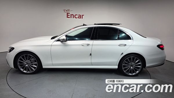 Mercedes-Benz E-Class 2022, фото 19