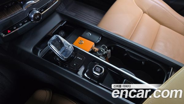 Volvo XC60 2022, фото 9