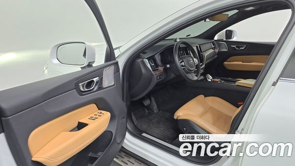 Volvo XC60 2022, фото 10