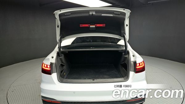 Audi A4 2021, фото 20