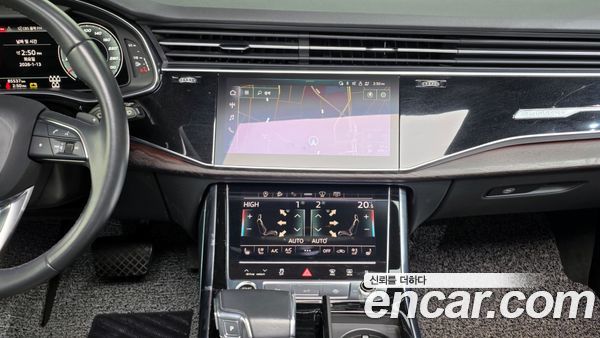 Audi Q7 2021, фото 14