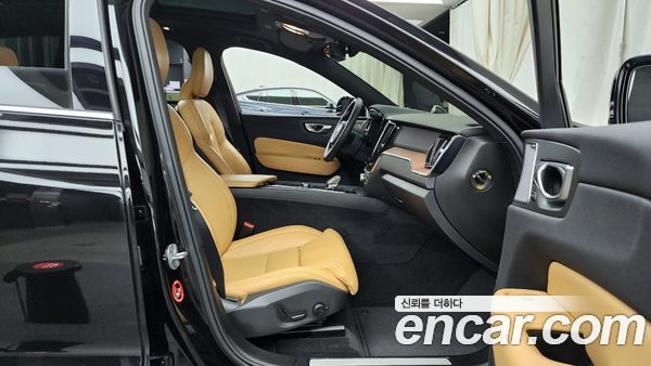 Volvo XC60 2024, фото 11