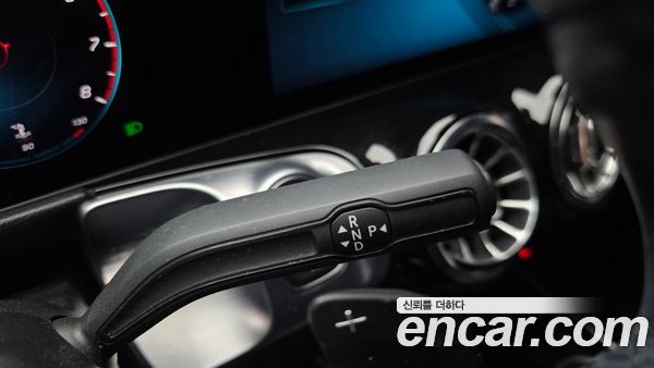 Mercedes-Benz GLB 2020, фото 9
