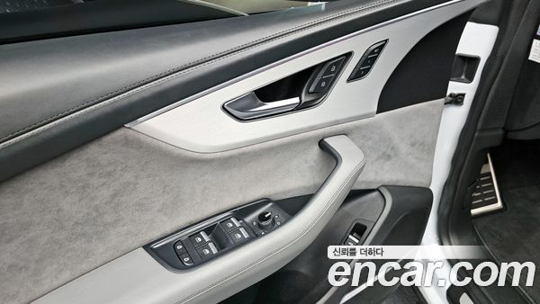 Audi Q8 2022, фото 20