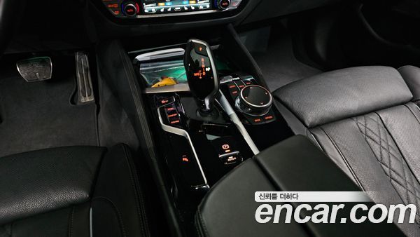 BMW 5 Series 2023, фото 9