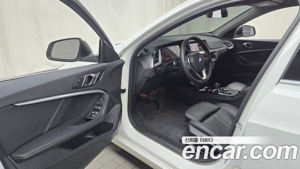 BMW 1 Series 2022, фото 10