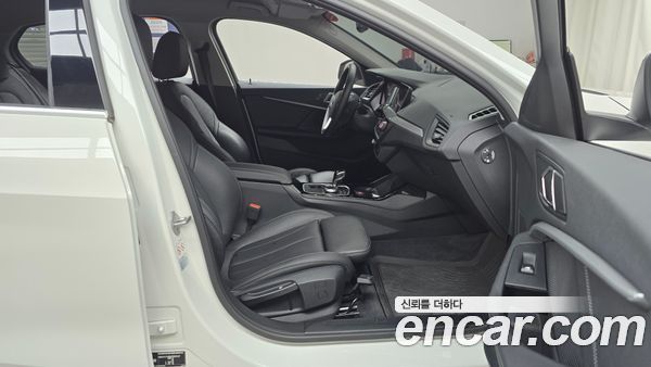 BMW 1 Series 2022, фото 11