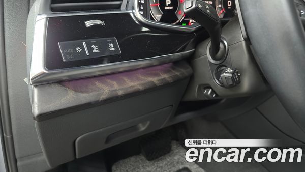 Audi Q7 2021, фото 31