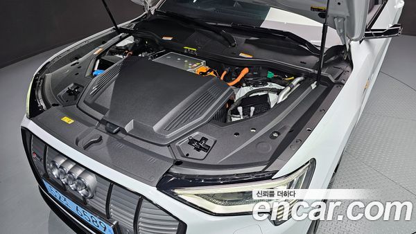Audi e-tron 2022, фото 20