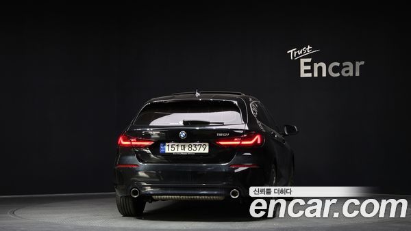 BMW 1 Series 2024, фото 4