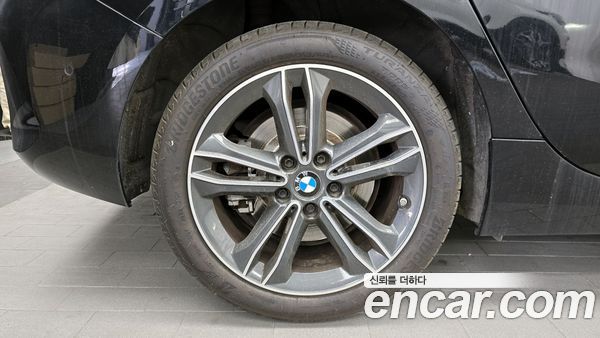 BMW 1 Series 2024, фото 5