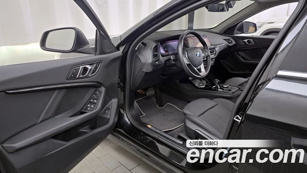 BMW 1 Series 2024, фото 10