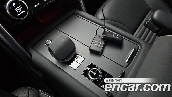 Land Rover Discovery 2023, фото 9