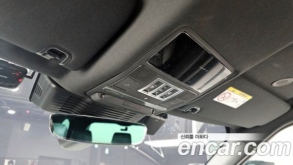 Land Rover Discovery 2023, фото 18