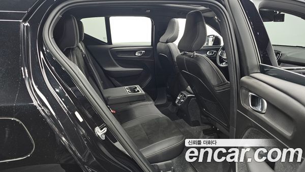 Volvo XC40 2025, фото 16