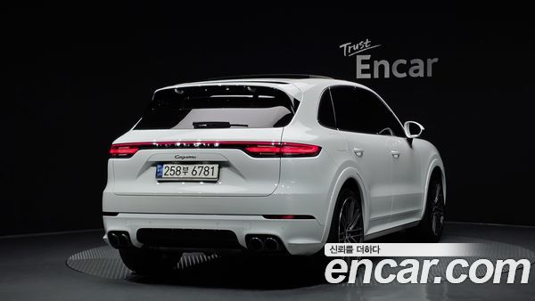 Porsche Cayenne 2021, фото 2