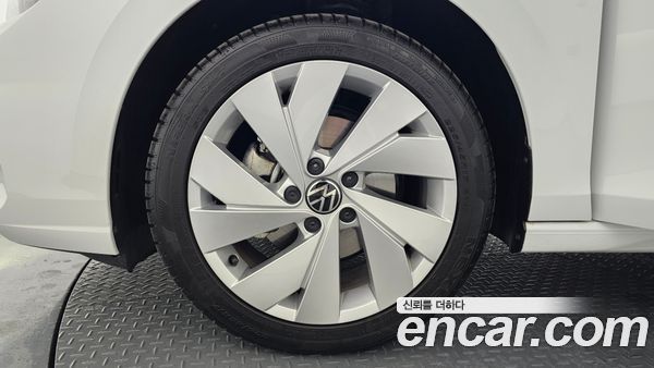 Volkswagen Golf 2025, фото 5