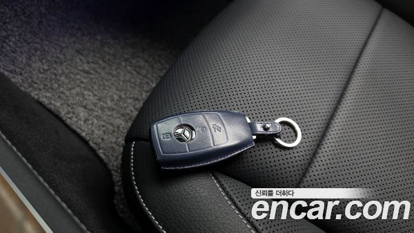 Mercedes-Benz E-Class 2021, фото 16