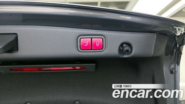 Mercedes-Benz E-Class 2021, фото 32