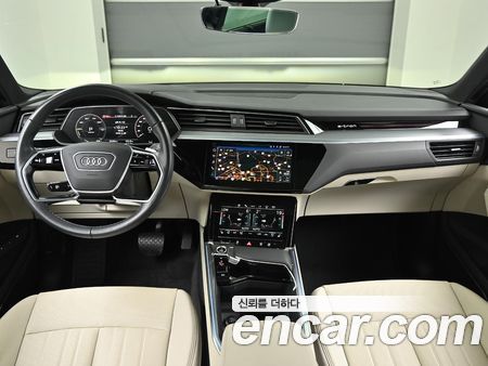 Audi Q8 e-tron 2024, фото 7
