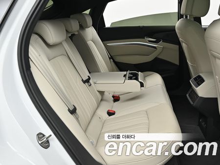 Audi Q8 e-tron 2024, фото 12