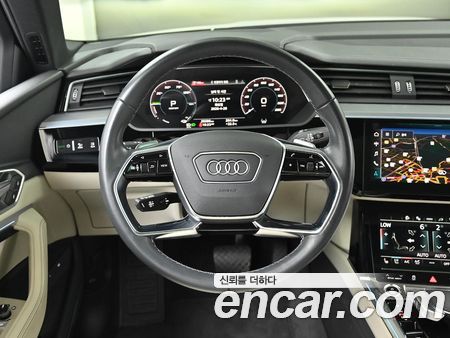 Audi Q8 e-tron 2024, фото 13