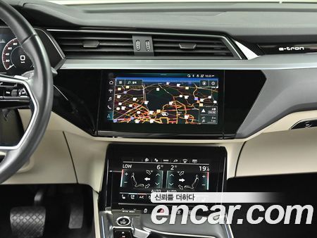 Audi Q8 e-tron 2024, фото 14