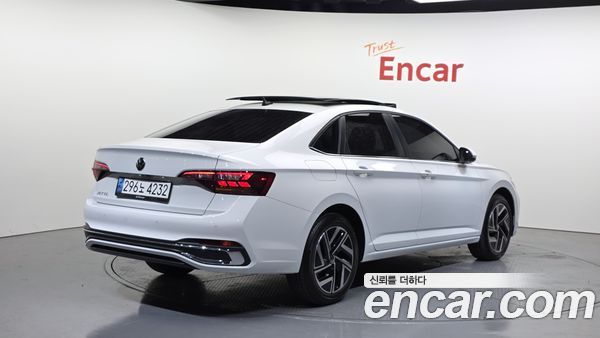 Volkswagen Jetta 2023, фото 2