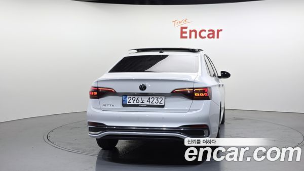 Volkswagen Jetta 2023, фото 4