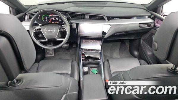 Audi e-tron 2021, фото 10