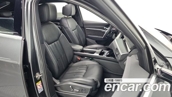 Audi e-tron 2021, фото 17