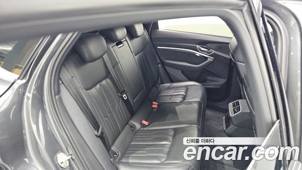 Audi e-tron 2021, фото 18