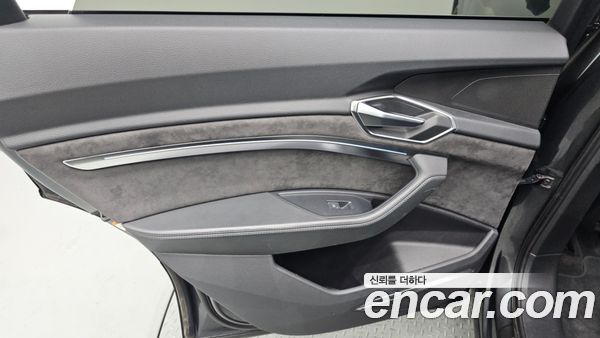 Audi e-tron 2021, фото 32