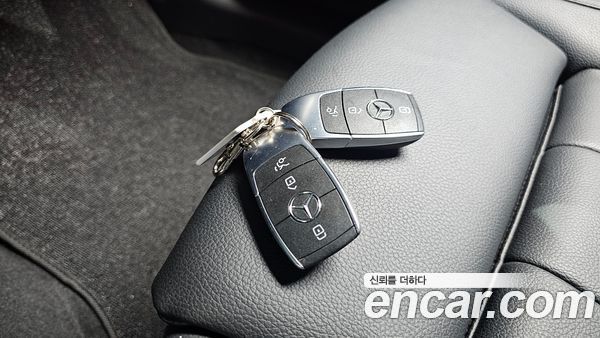 Mercedes-Benz GLB 2021, фото 25