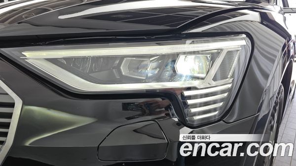 Audi e-tron 2022, фото 8