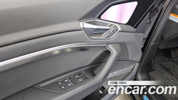 Audi e-tron 2022, фото 32