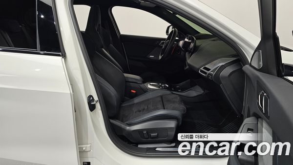 BMW 1 Series 2025, фото 16