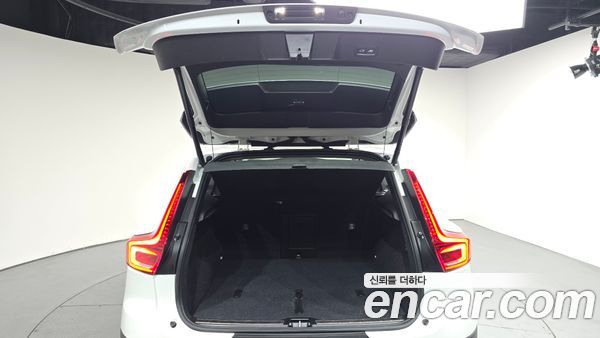Volvo XC40 2023, фото 28