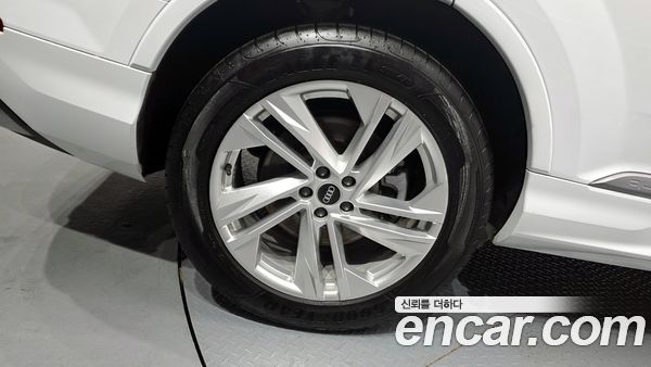 Audi Q7 2021, фото 5