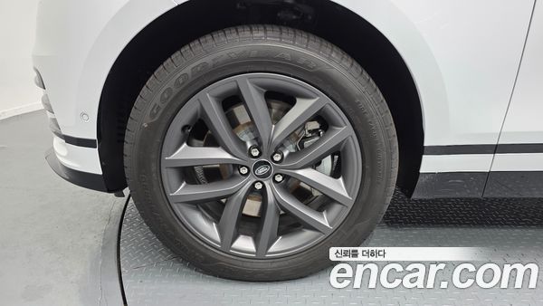 Land Rover Range Rover Velar 2026, фото 5