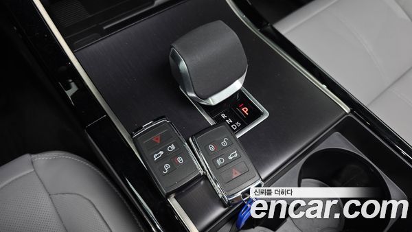 Land Rover Range Rover Velar 2026, фото 9