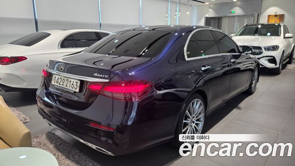 Mercedes-Benz E-Class 2022, фото 5