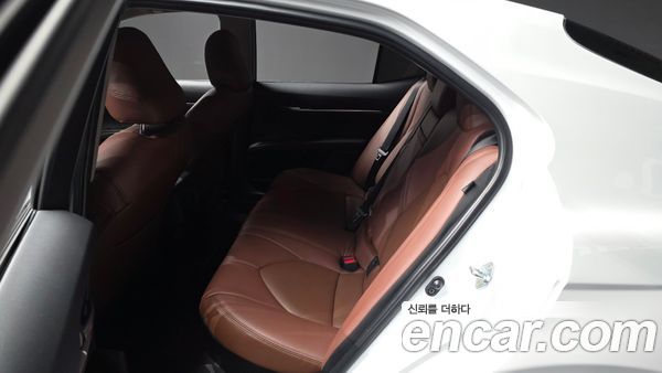 Toyota Camry 2024, фото 16
