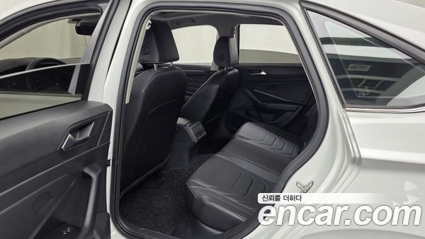 Volkswagen Jetta 2023, фото 16